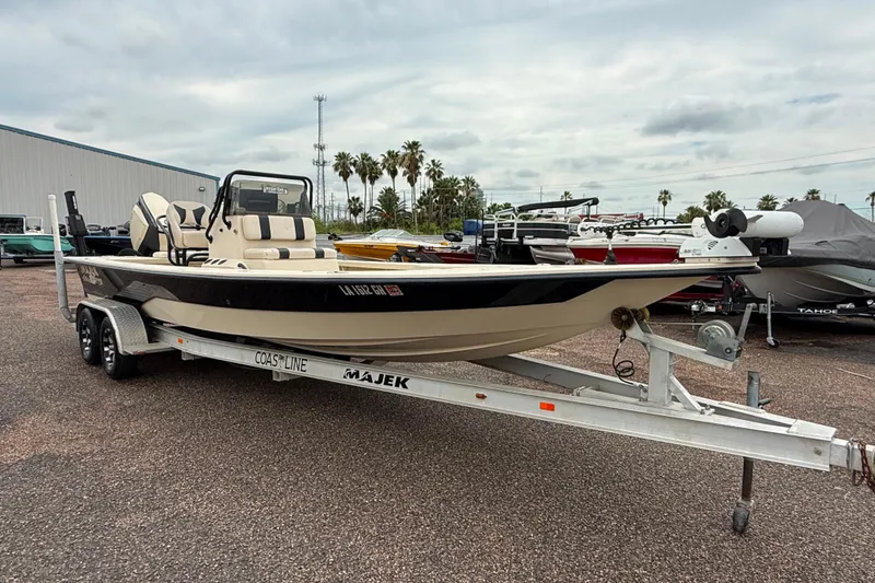 The Image of 2017 Majek 25 Xtreme boat on trailer in outdoor lot. - 0