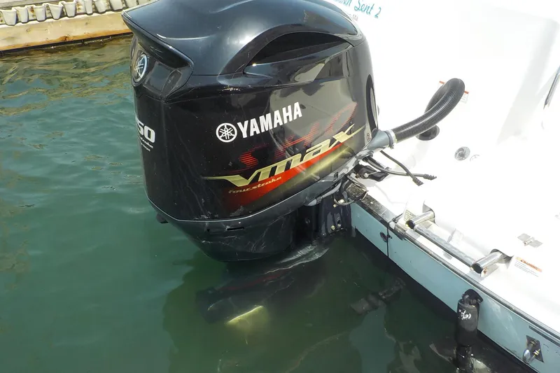 Slide: The Image of 2019 Robalo R222 Center Console with Yamaha VMAX outboard engine. - 19