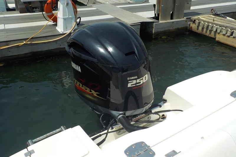Slide: The Image of 2019 Robalo R222 Center Console with Yamaha 250 outboard engine at dock. - 21