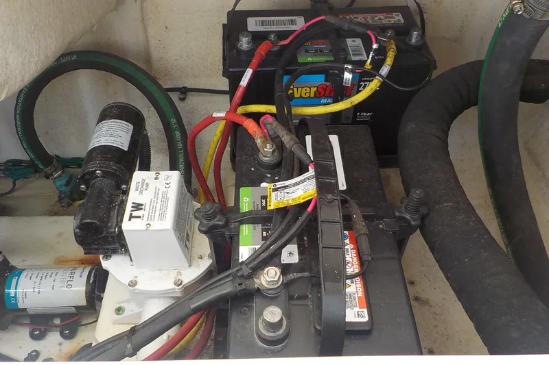 Slide: The Image of 2019 Robalo R222 Center Console boat battery and wiring setup. - 25