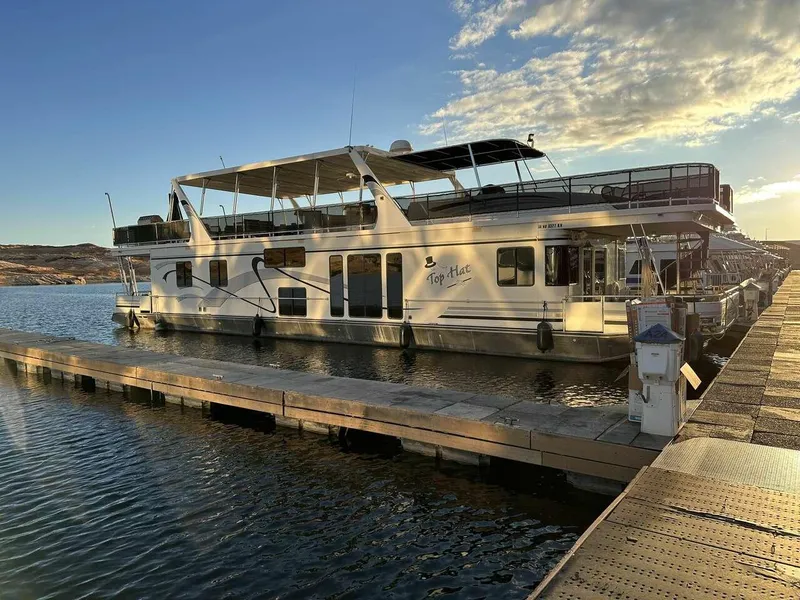 The Image of Houseboat docked at sunset, Sumerset Top Hat model, 2005. - 0