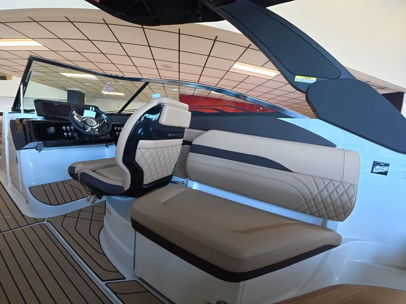 Slide: The Image of Sea Ray SLX 260 Outboard 2027 - 13