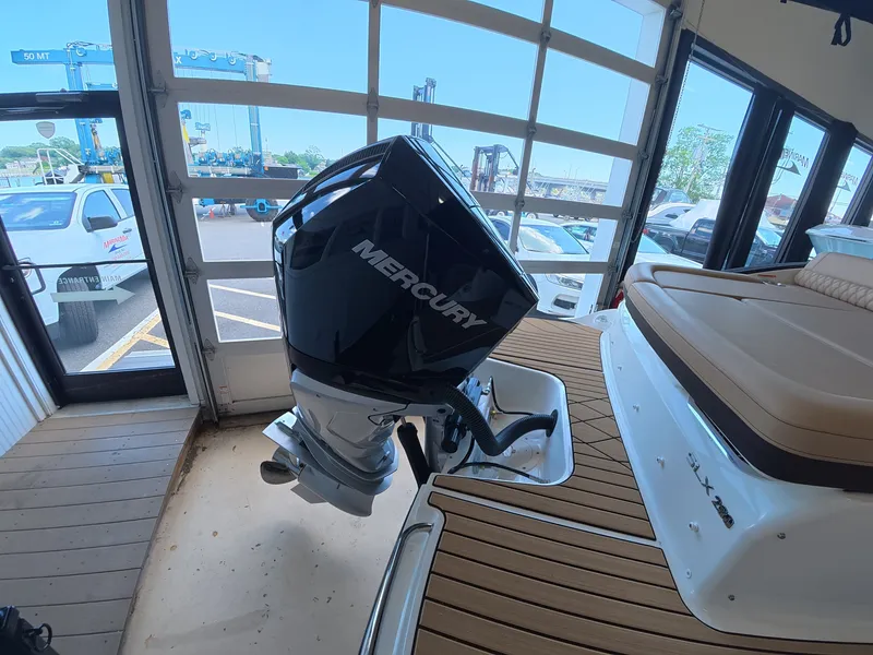 Slide: The Image of Sea Ray SLX 260 Outboard 2027 - 6