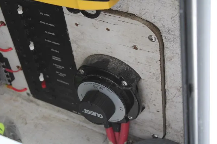 Slide: The Image of Electrical panel and switch in a 2006 Trophy 2359 Pro boat. - 32