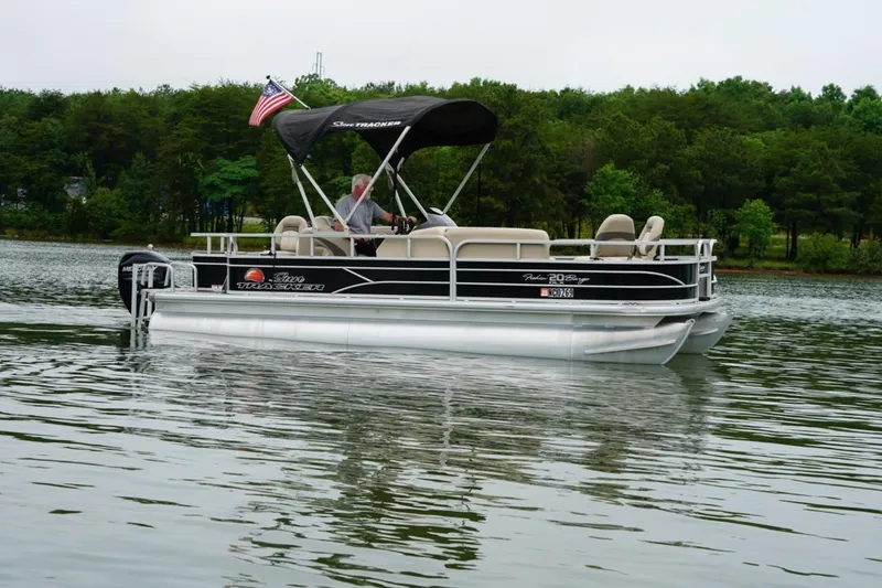 Slide: The Image of 2016 Sun Tracker Fishin' Barge 20 DLX pontoon boat on a calm lake. - 4