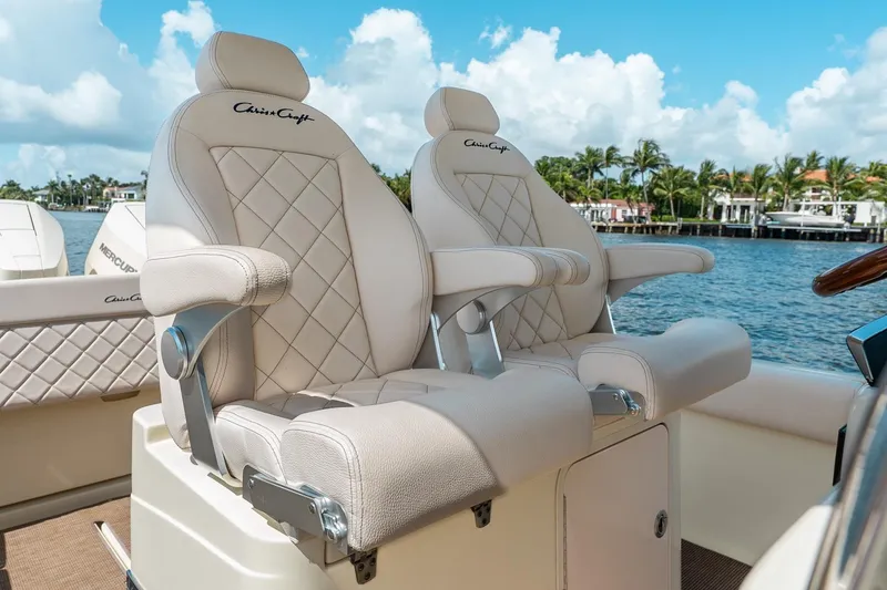 Slide: The Image of Chris-Craft Catalina 30 2024 - 22