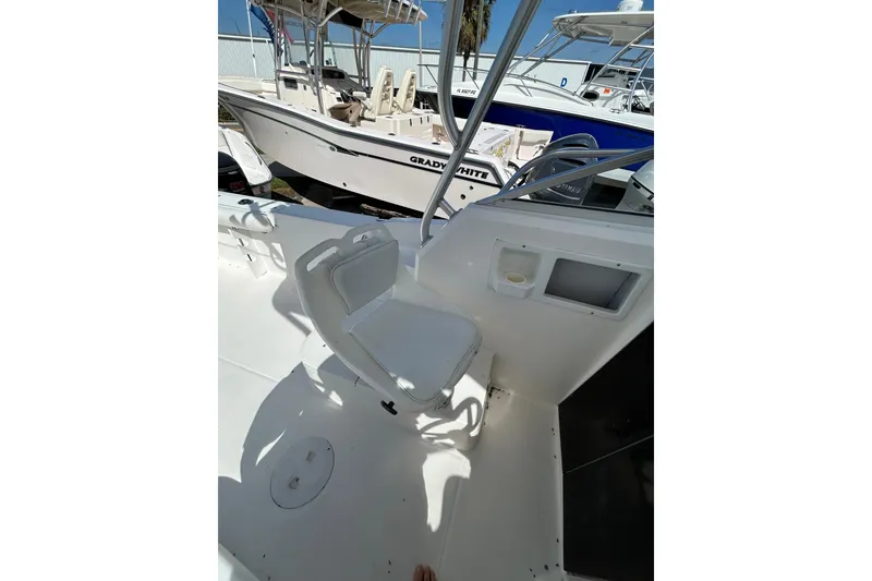 Slide: The Image of 2005 Aquasport 250 Explorer boat interior with seating and control area. - 8