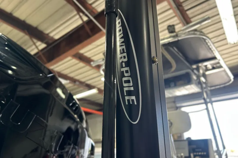 Slide: The Image of Power-Pole on 2005 SeaCraft SC 23 Classic in a workshop setting. - 18