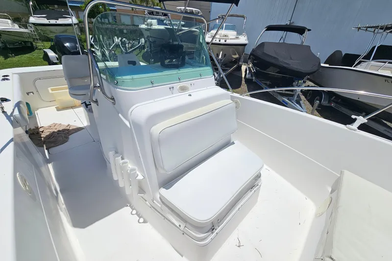 Slide: The Image of 1998 Bayliner 2503 Trophy Center Console boat with spacious deck and seating. - 21