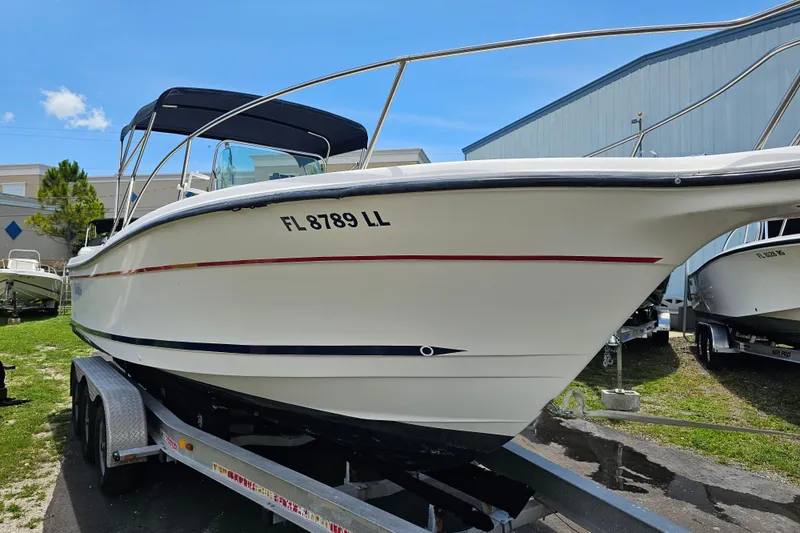 Slide: The Image of 1998 Bayliner 2503 Trophy Center Console boat on trailer, parked outdoors. - 7