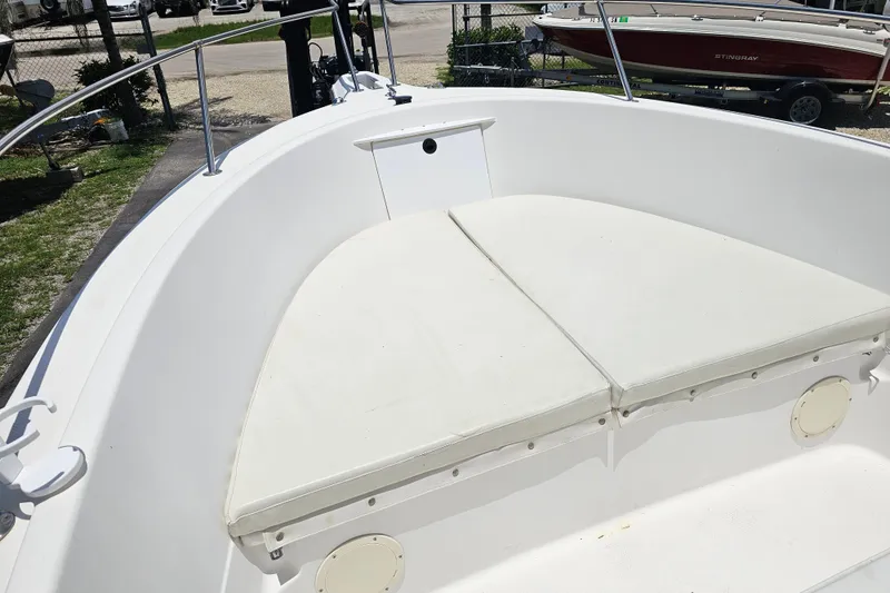 Slide: The Image of 1998 Bayliner 2503 Trophy Center Console boat with cushioned bow seating. - 9