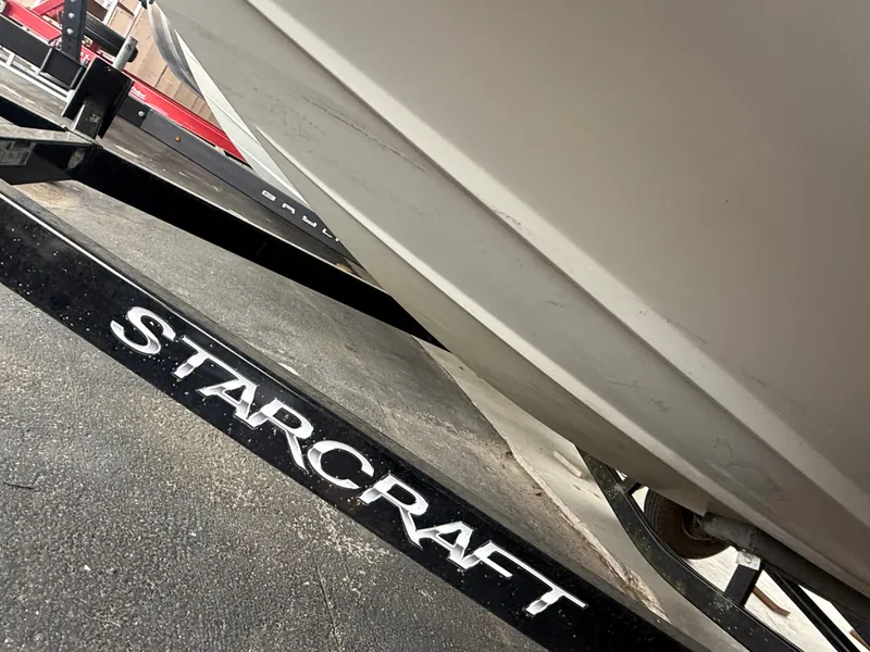 Slide: The Image of Starcraft 2000 IO Limited boat on trailer, year 2015. - 12