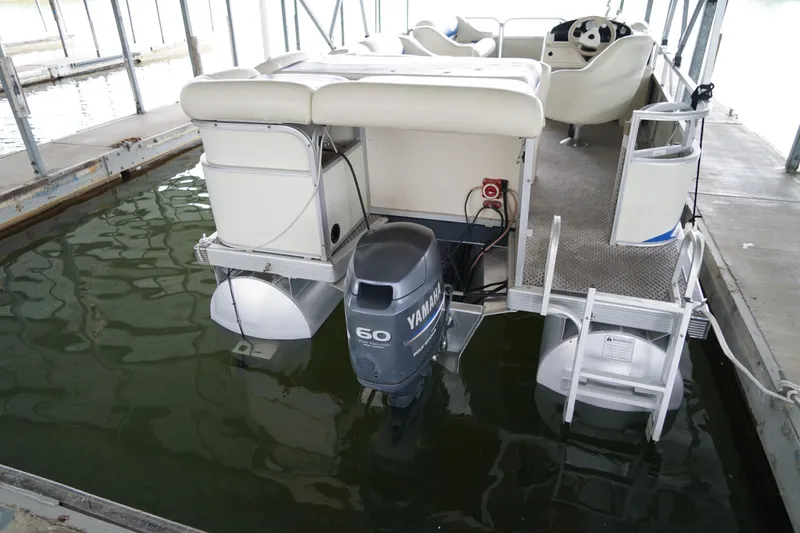 Slide: The Image of 2005 Bennington II 207L pontoon boat with Yamaha 60 engine in docked position. - 10
