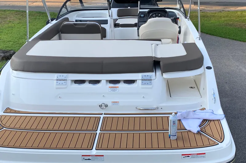 Slide: The Image of 2019 Bayliner VR5 Bowrider I/O boat with spacious seating and clean deck. - 23