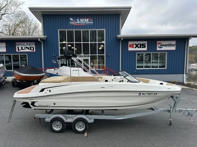 The Image of Bayliner VR6 Bowrider 2023 - 1