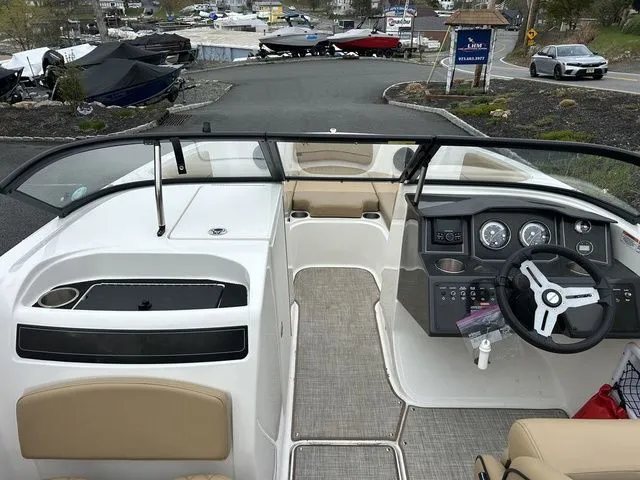 Slide: The Image of Bayliner VR6 Bowrider 2023 - 11