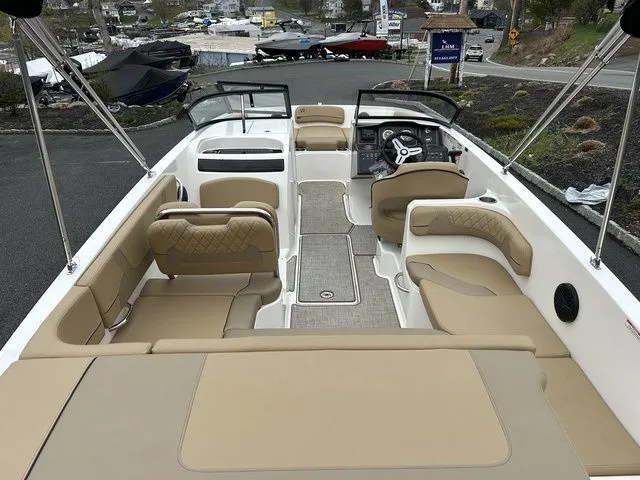Slide: The Image of Bayliner VR6 Bowrider 2023 - 15