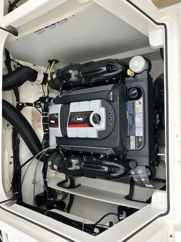 Slide: The Image of Bayliner VR6 Bowrider 2023 - 16