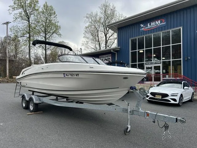 Slide: The Image of Bayliner VR6 Bowrider 2023 - 3