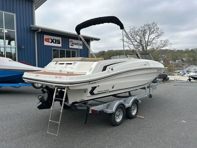 Slide: The Image of Bayliner VR6 Bowrider 2023 - 4