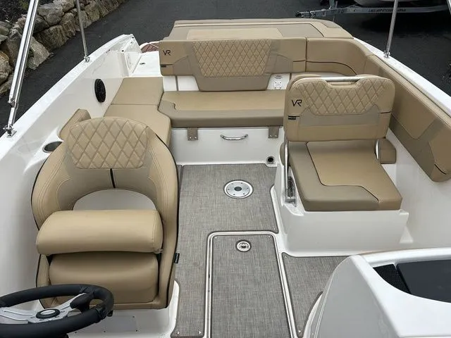 Slide: The Image of Bayliner VR6 Bowrider 2023 - 5
