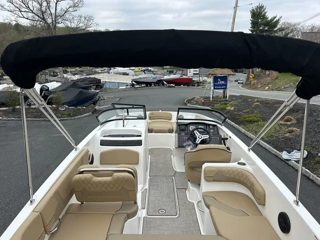 Slide: The Image of Bayliner VR6 Bowrider 2023 - 6