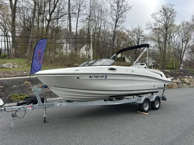 Slide: The Image of Bayliner VR6 Bowrider 2023 - 9