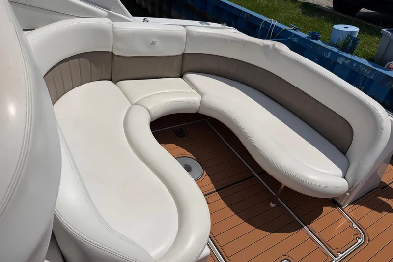 Slide: The Image of 2004 Four Winns 268 Vista boat with white leather seating and teak flooring. - 12