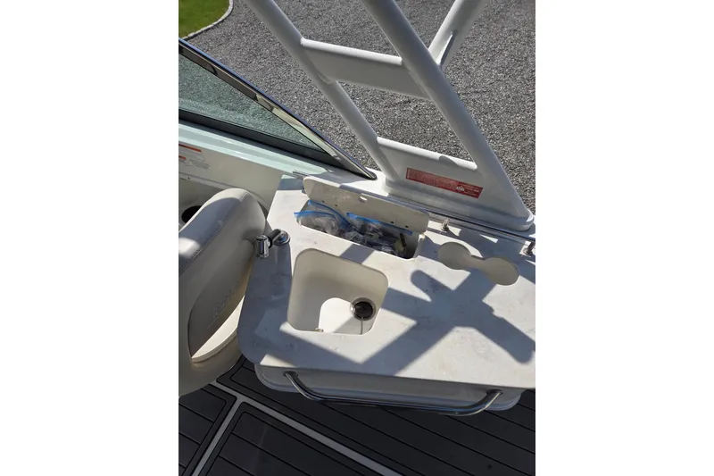 Slide: The Image of Boston Whaler 230 Vantage 2018 boat sink and cup holders on deck. - 27