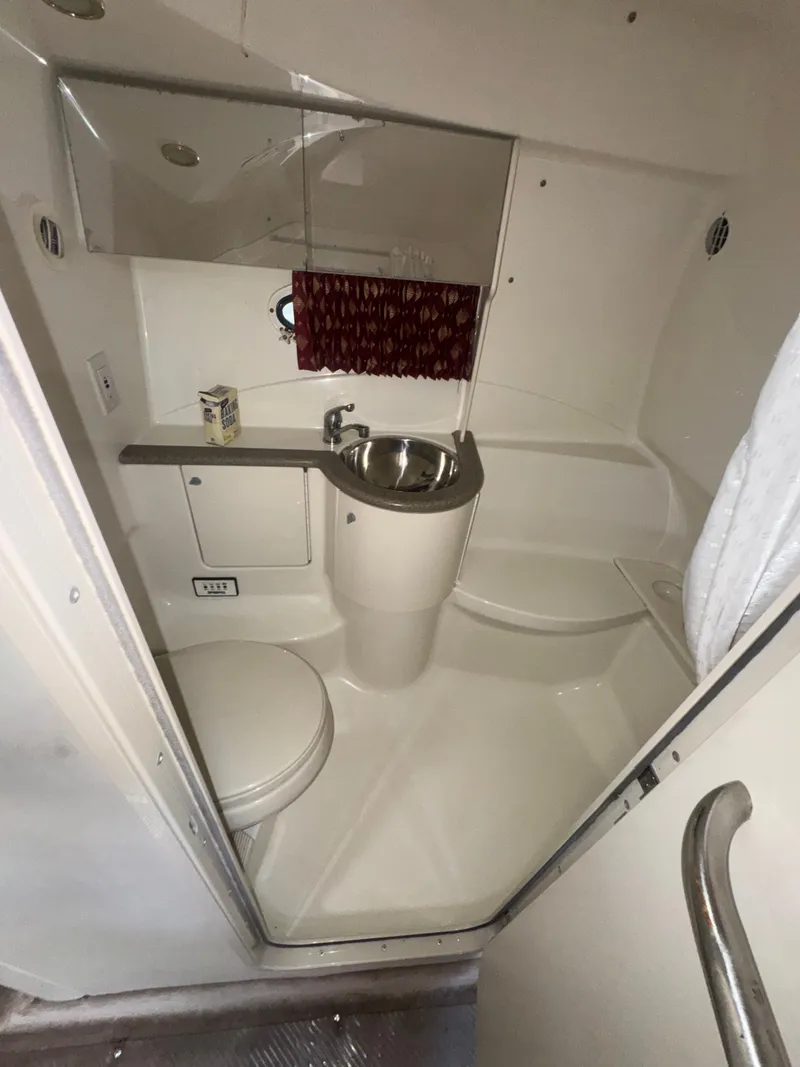 Slide: The Image of Interior of 2001 Formula 37 SUPER SPORT yacht bathroom. - 20