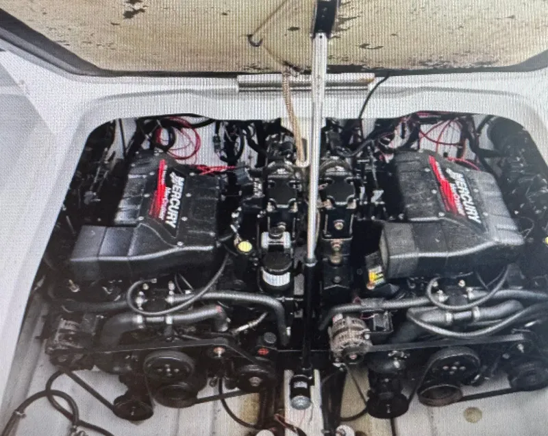Slide: The Image of Engine compartment of 2001 Formula 37 SUPER SPORT boat. - 22