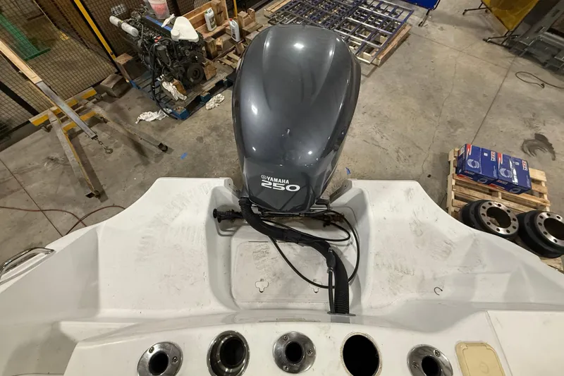 Slide: The Image of Yamaha 250 outboard motor on 2007 Polar 2300 Center Console. - 15