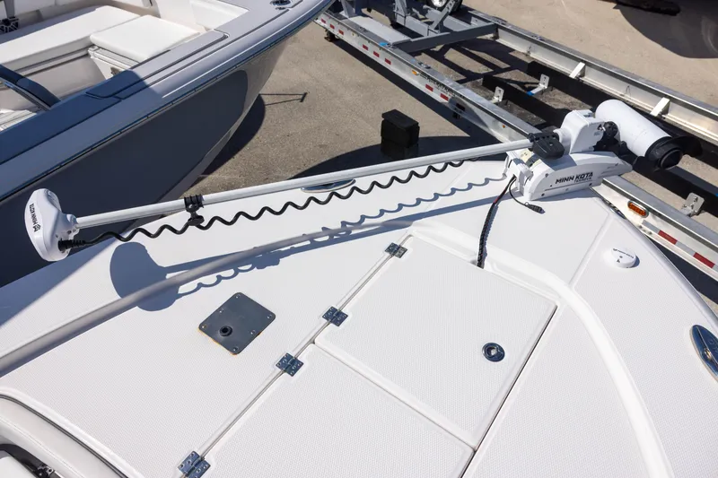 Slide: The Image of 2022 Robalo 246 Cayman SD boat deck with Minn Kota trolling motor. - 9