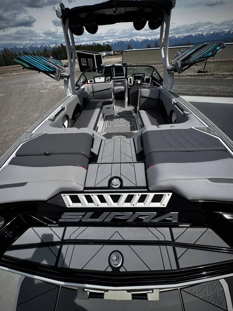 Slide: The Image of 2020 Supra SE 550 boat with luxurious interior and mountain view. - 9