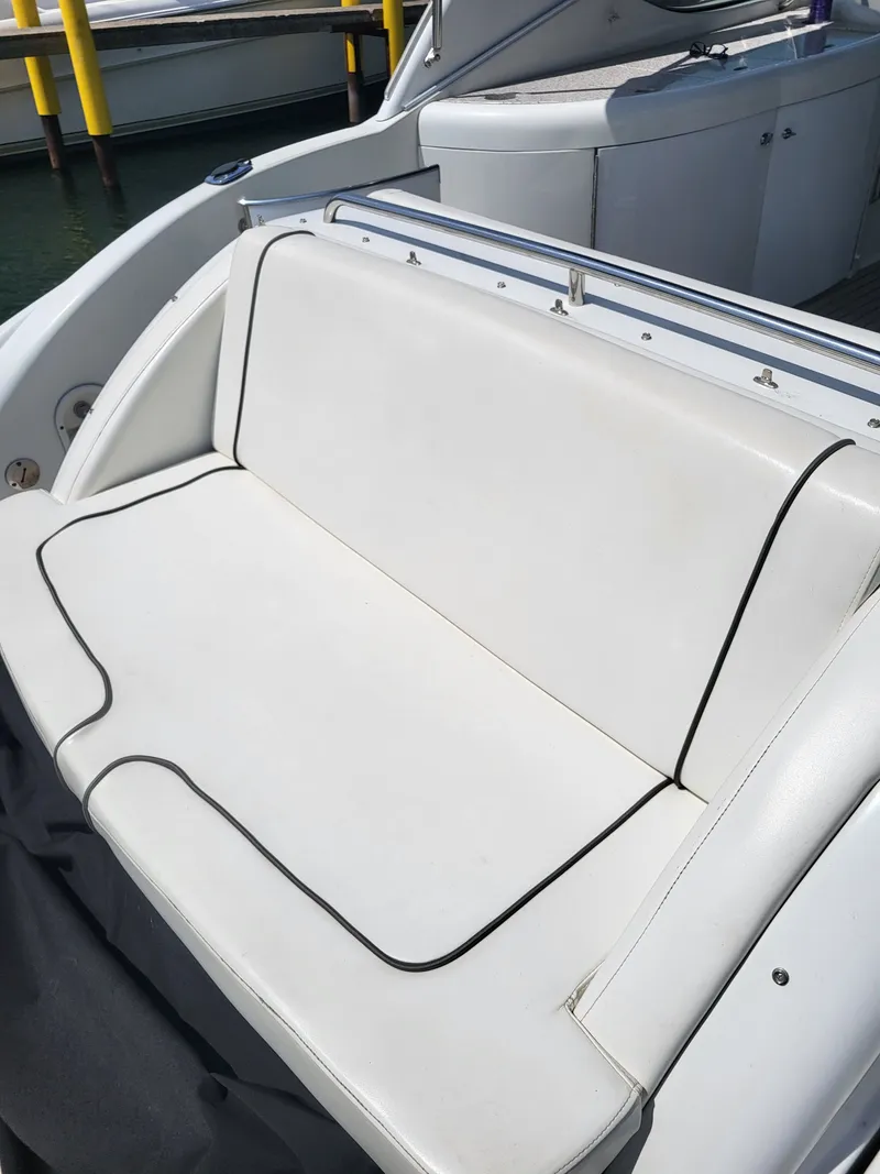 Slide: The Image of White seating on a 2005 Formula 370 Super Sport boat. - 19