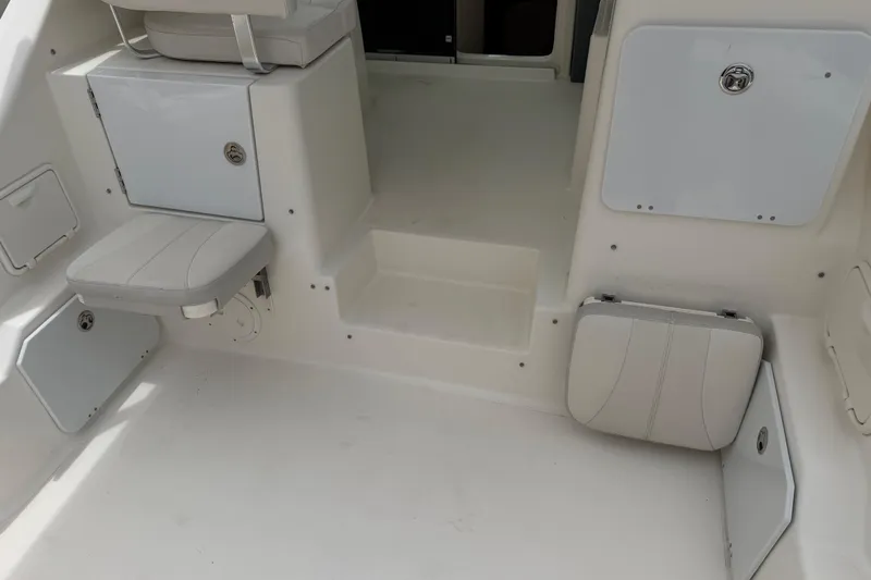 Slide: The Image of Pursuit OS 335 Offshore 2008 - 16