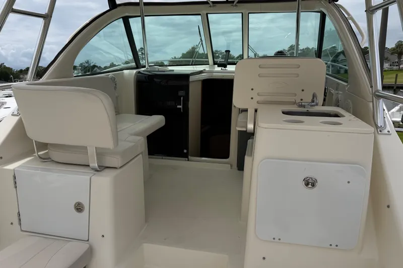 Slide: The Image of Pursuit OS 335 Offshore 2008 - 17