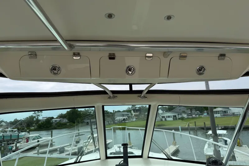 Slide: The Image of Pursuit OS 335 Offshore 2008 - 32