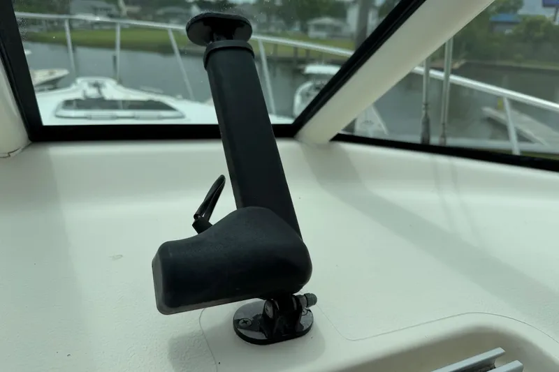 Slide: The Image of Pursuit OS 335 Offshore 2008 - 33
