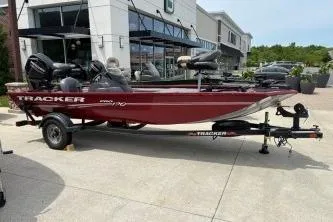 The Image of Tracker Pro 170 2020 - 0