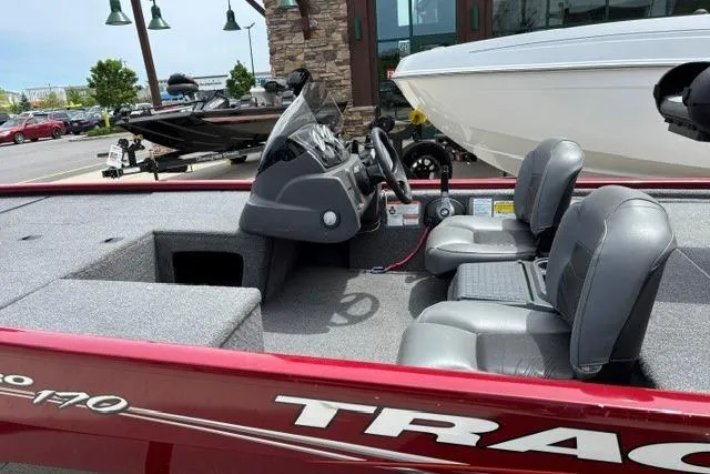 Slide: The Image of Tracker Pro 170 2020 - 7