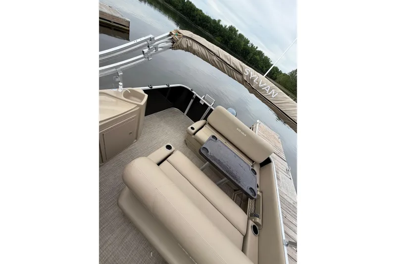 Slide: The Image of Sylvan Mirage 8522 Resorter 2022 with beige interior at dock. - 13