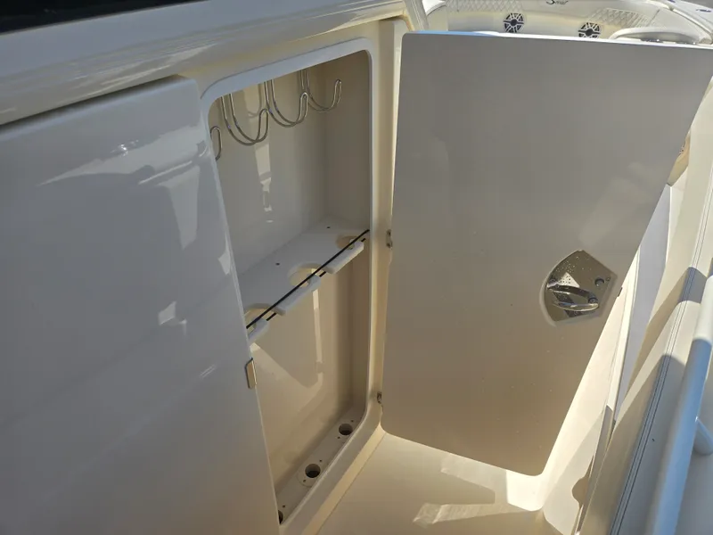 Slide: The Image of Scout 357 LXF 2027 - 19