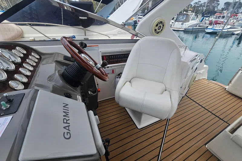 Slide: The Image of 2009 Regal 2860 Window Express boat helm with Garmin navigation and white captain's chair. - 6