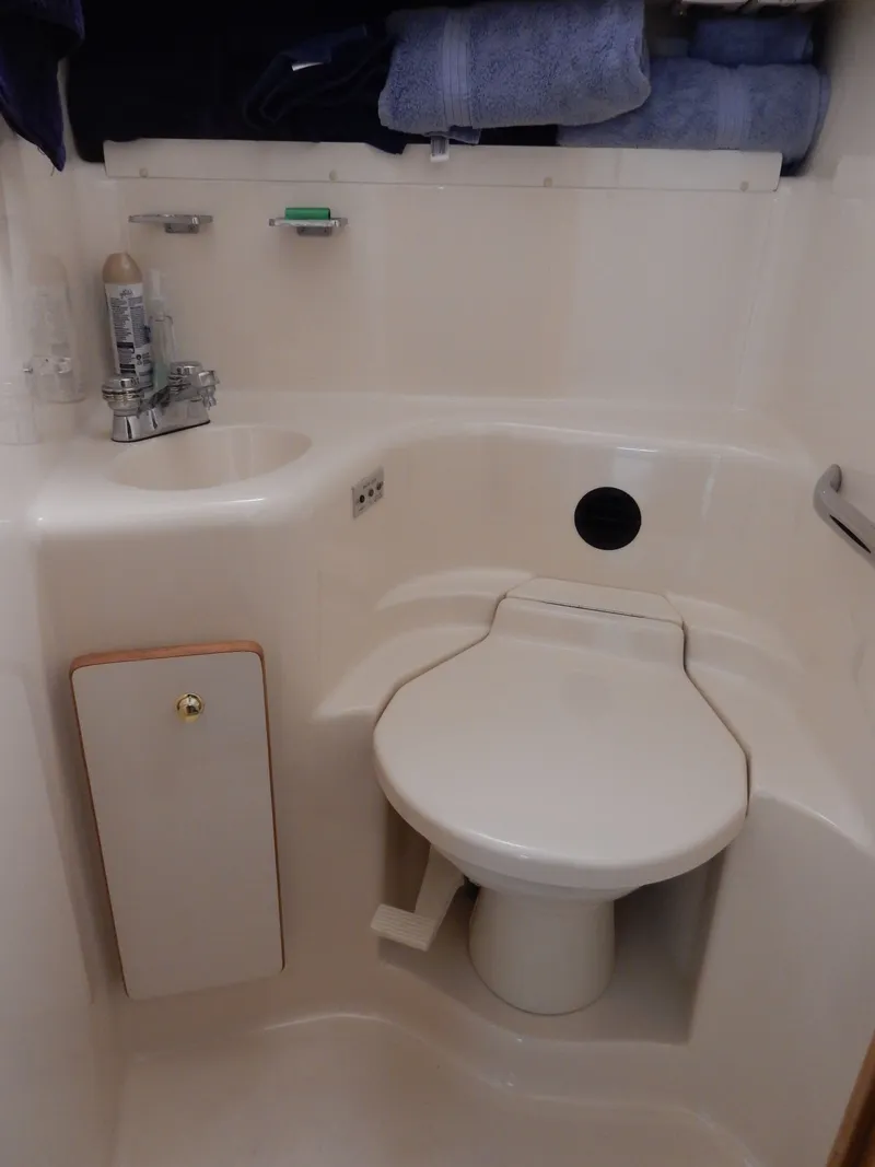 Slide: The Image of Bathroom in 1997 Sea Ray 450 Sundancer boat. - 18
