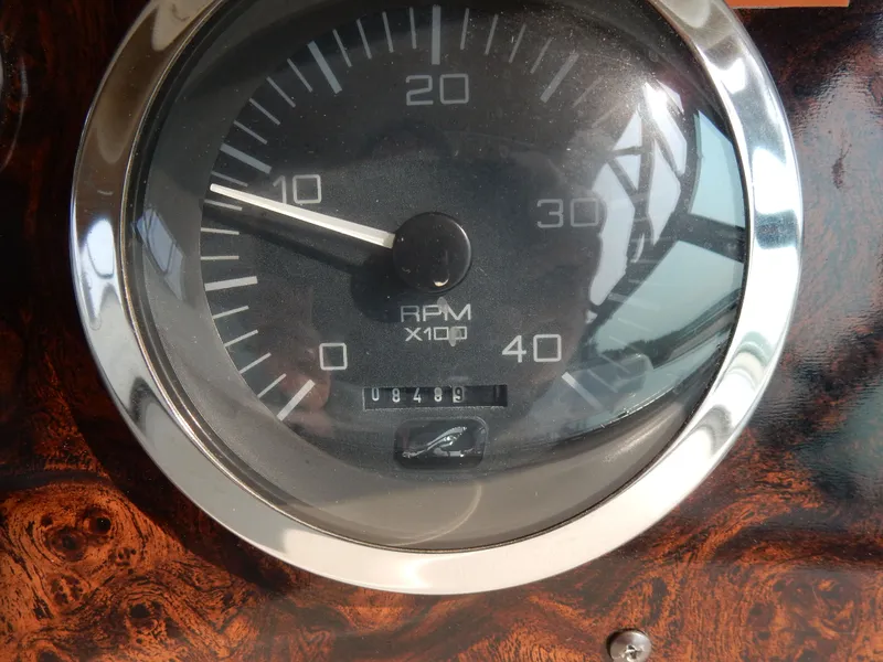 Slide: The Image of Tachometer of a 1997 Sea Ray 450 Sundancer boat. - 25