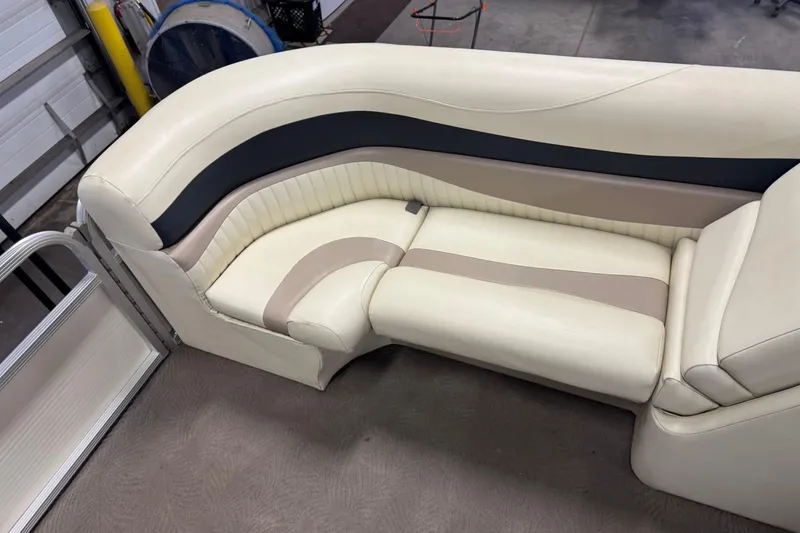 Slide: The Image of 2008 Bennington 2075GSi boat interior with cream and beige seating. - 7