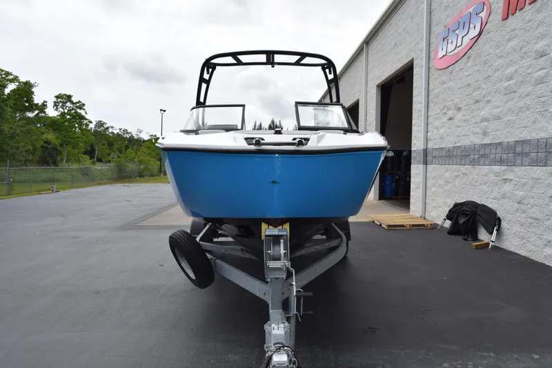 Slide: The Image of 2023 Yamaha Boats AR250 in blue on trailer outside dealership. - 3