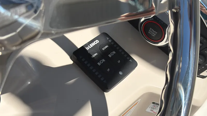 Slide: The Image of Boston Whaler 250 Dauntless 2027 - 19