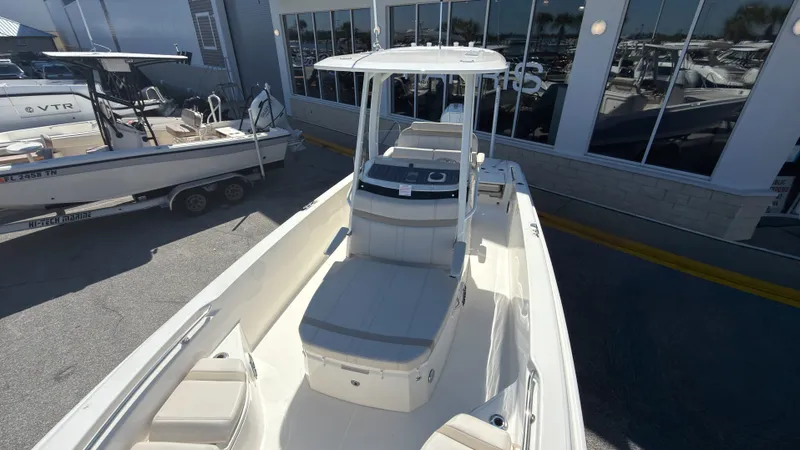 Slide: The Image of Boston Whaler 250 Dauntless 2027 - 11